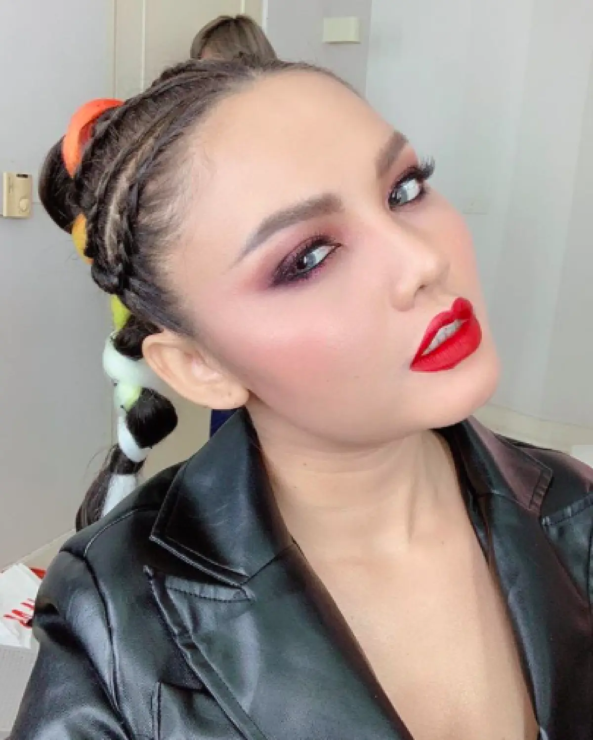 "ตั๊กแตน ชลดา” ทำเซอร์ไพรส์วันเกิดแดนเซอร์มอบเค้ก ของขวัญ เงินสดเกือบครึ่งแสนให้