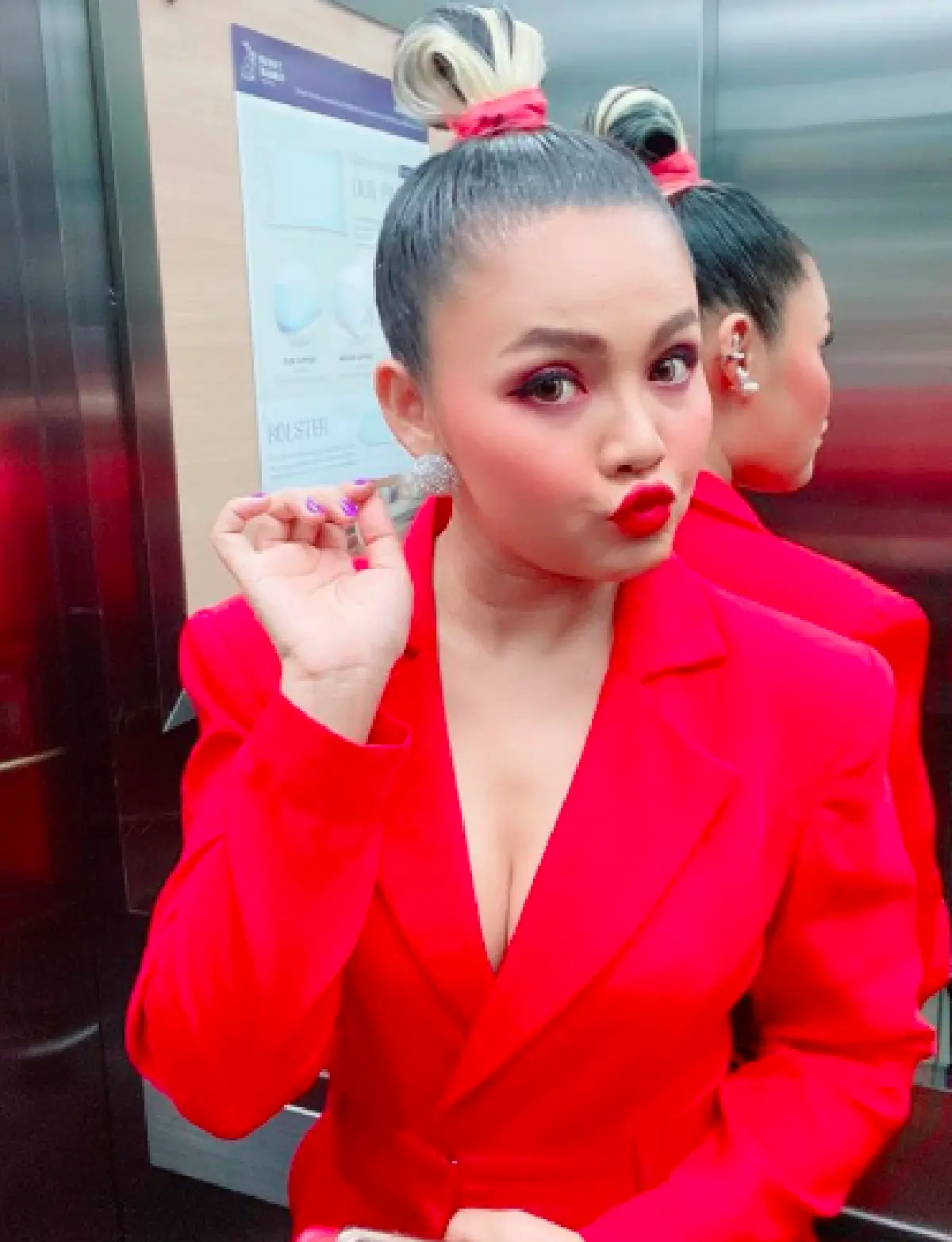 "ตั๊กแตน ชลดา” ทำเซอร์ไพรส์วันเกิดแดนเซอร์มอบเค้ก ของขวัญ เงินสดเกือบครึ่งแสนให้