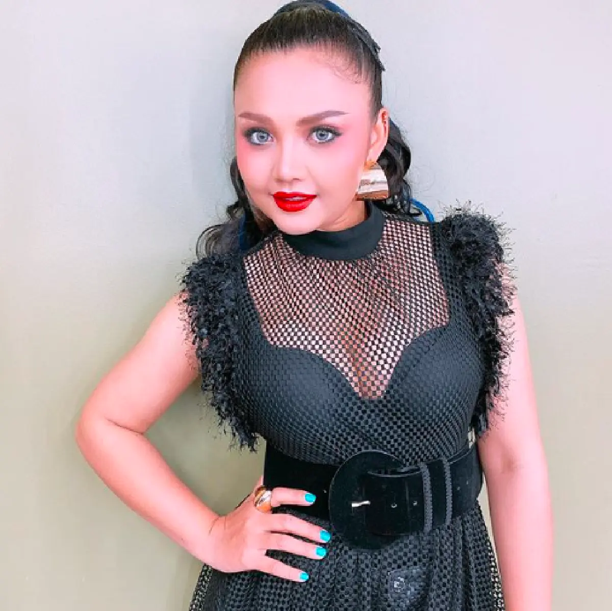 "ตั๊กแตน ชลดา” ทำเซอร์ไพรส์วันเกิดแดนเซอร์มอบเค้ก ของขวัญ เงินสดเกือบครึ่งแสนให้