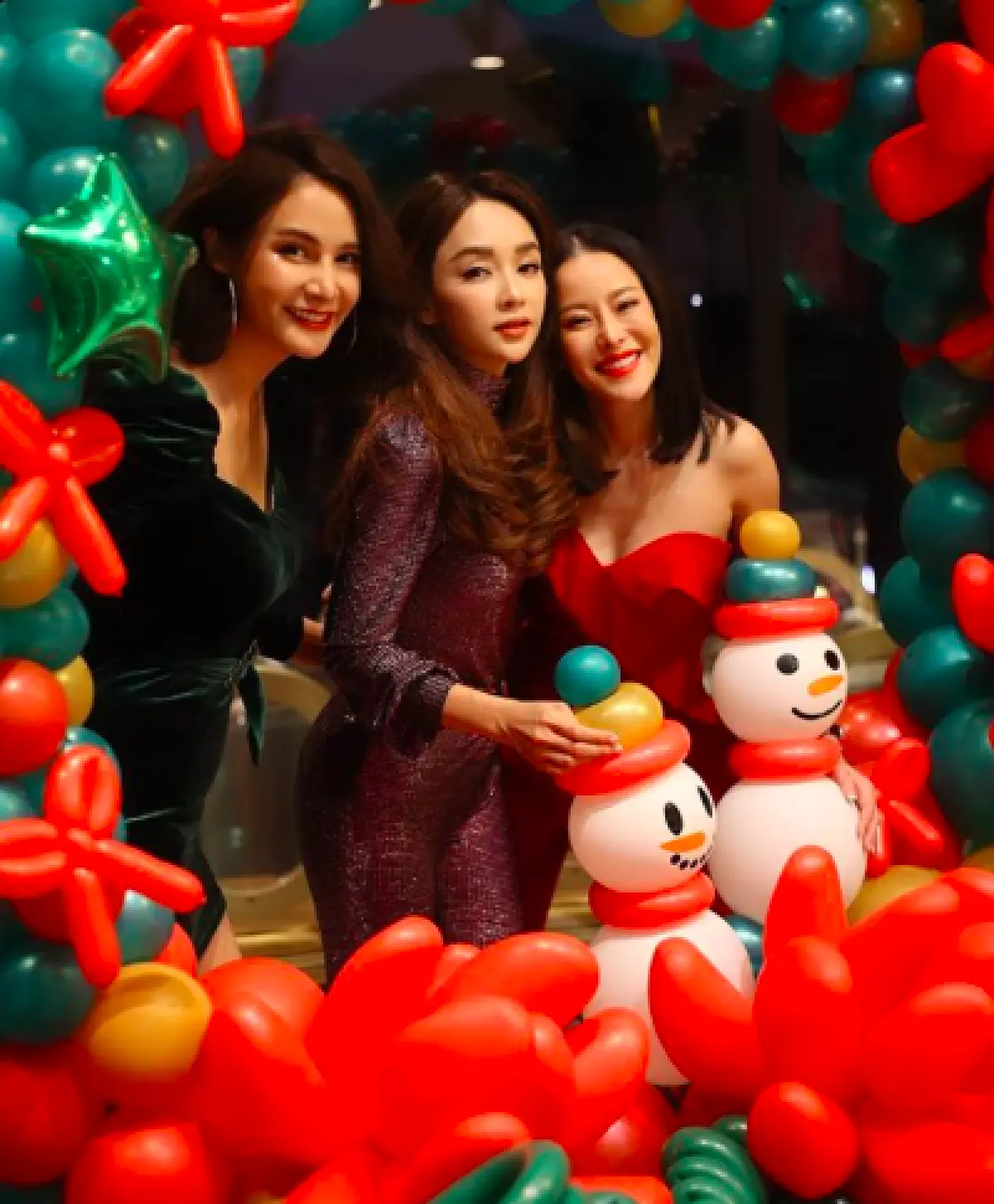 "หนิง-เมย์-กระแต" มอบเครื่องเพชรครึ่งล้านให้เพื่อนรัก "เป้ย ปานวาด” เป็นของขวัญวันเกิด