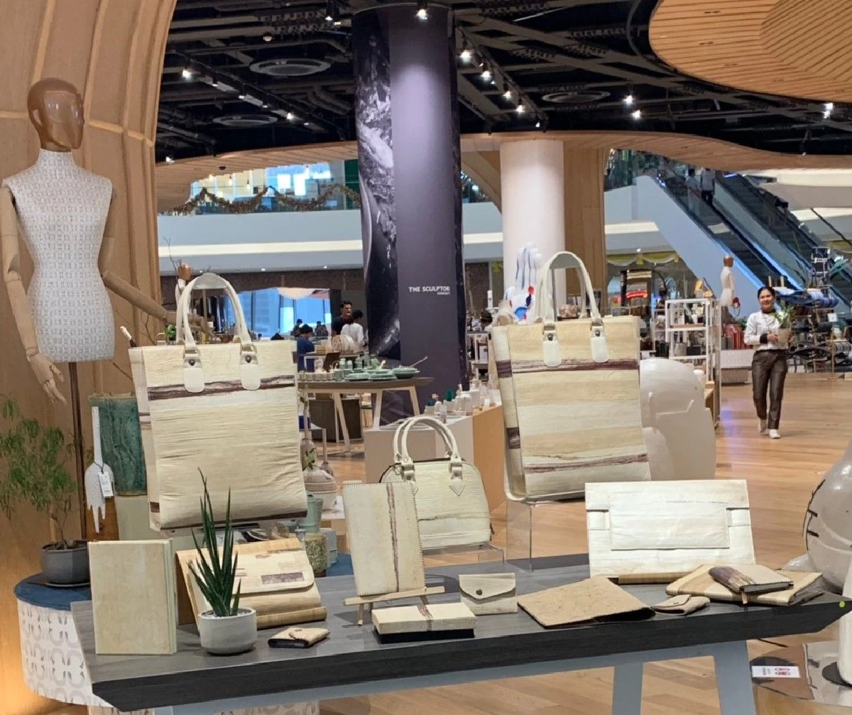 เปลี่ยนกาบกล้วยเหลือทิ้ง เป็นกระเป๋าขึ้นห้าง “ธนกร สดใส” ปราชญ์กล้วย ‘ตานี แบรนด์’