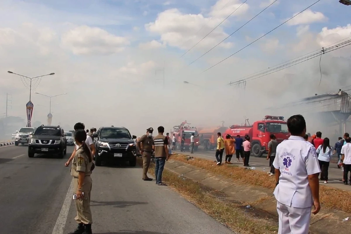 ขอนแก่นไฟไหม้รับปีใหม่! ร้านขายปุ๋ยเสียหายวอด6คูหา