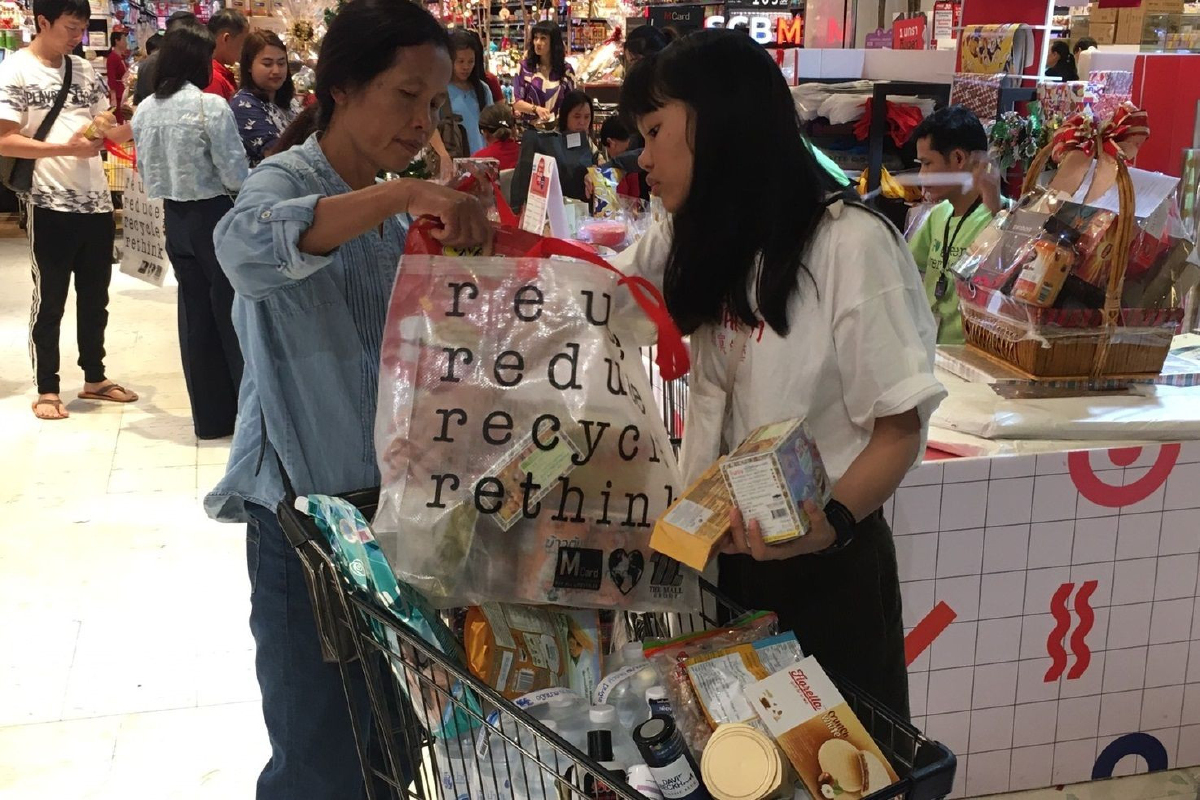 คนโคราชแห่ใช้ถุงผ้าคึก-ห้างดังตั้งเป้าลดใช้ถุงพลาสติกวันละ 5หมื่นใบ คนโคราชแห่ใช้ถุงผ้าคึก-ห้างดังตั้งเป้าลดใช้ถุงพลาสติกวันละ 5หมื่นใบ