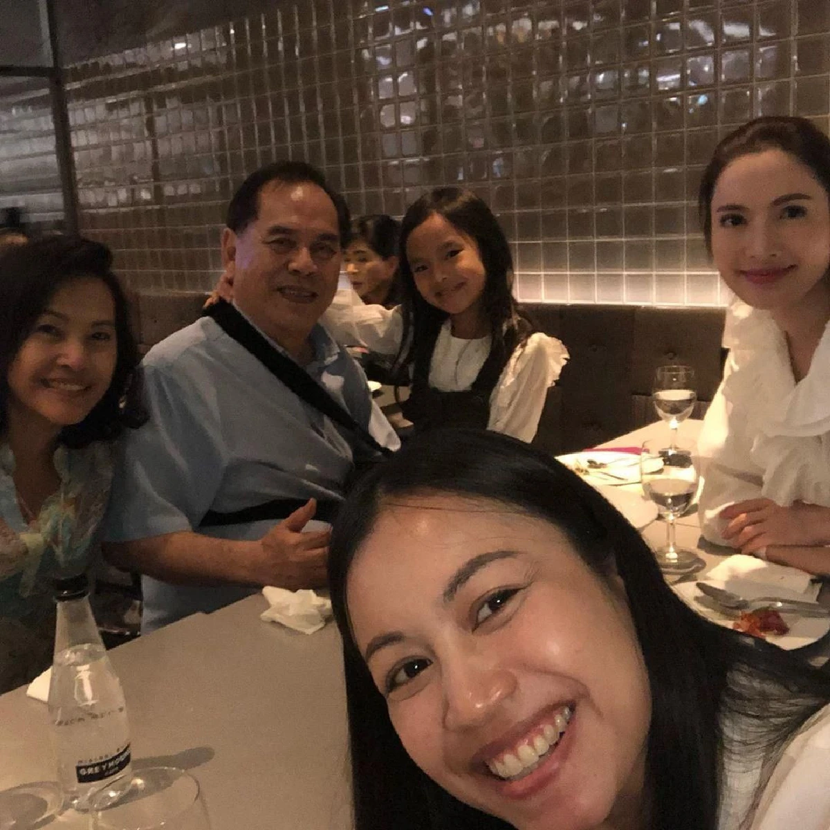 คุณปู่ไพวงษ์ เผยภาพสุดอบอุ่น แอฟ ทักษอร พาน้องปีใหม่ มากราบสวัสดีปีใหม่ 2563