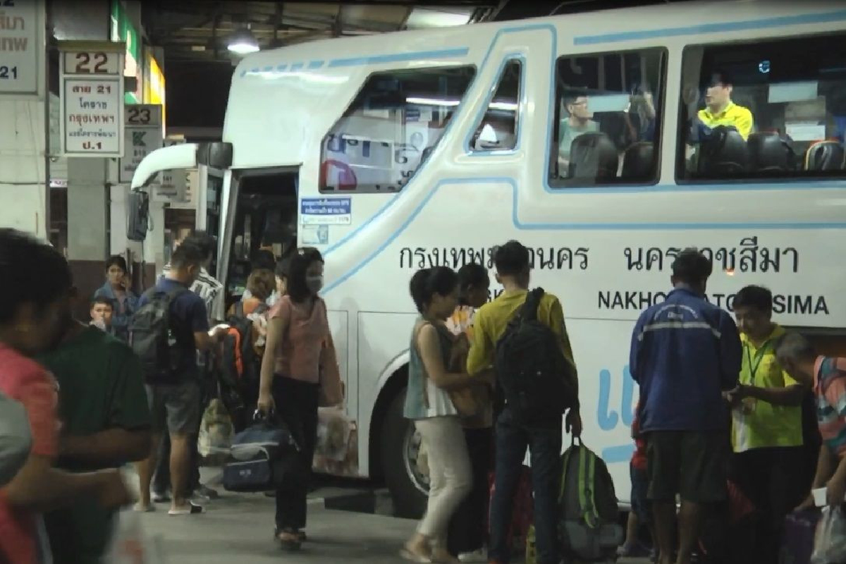 บขส.โคราชผู้โดยสารแน่น!รอกลับเข้ากทม.ขนส่งสั่งเพิ่มเที่ยวรถ บขส.โคราชผู้โดยสารแน่น!รอกลับเข้ากทม.ขนส่งสั่งเพิ่มเที่ยวรถ