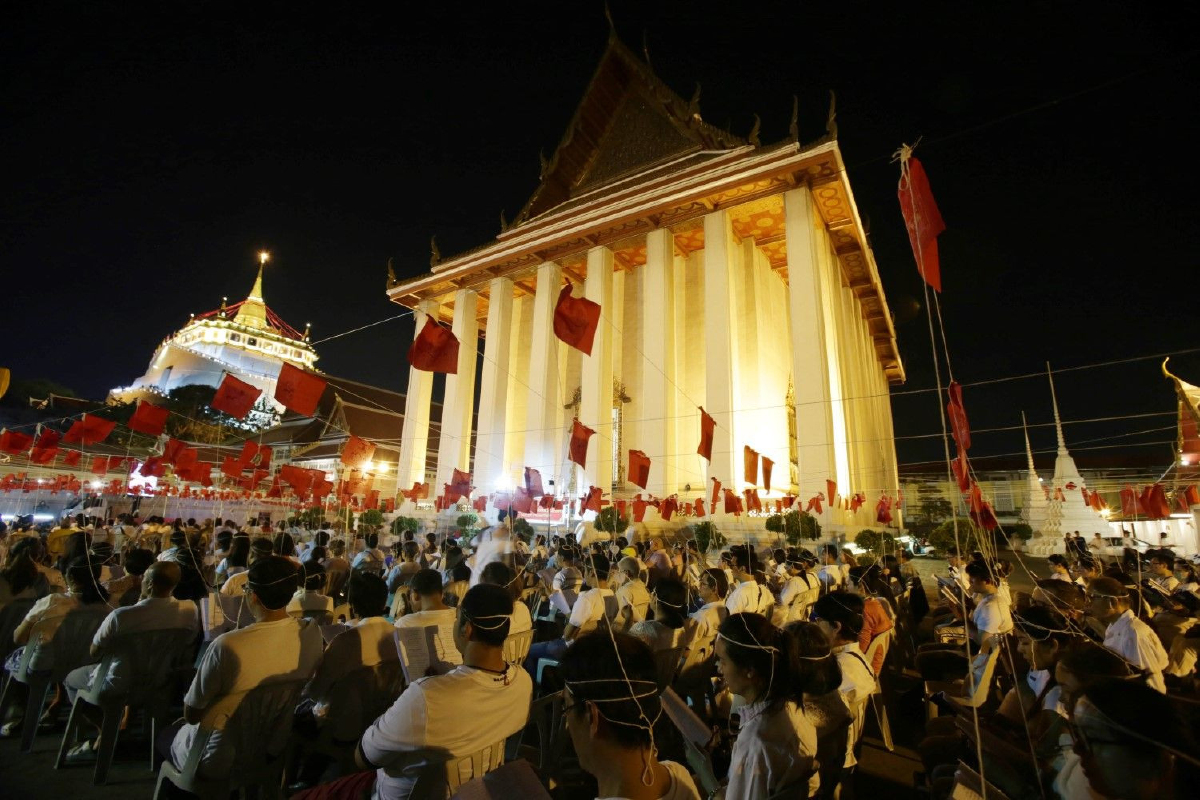 โพลชี้คนไทยสวดมนต์ข้ามปี "ขอให้ร่ำรวย งานดี เงินดี" โพลชี้คนไทยสวดมนต์ข้ามปี "ขอให้ร่ำรวย งานดี เงินดี"