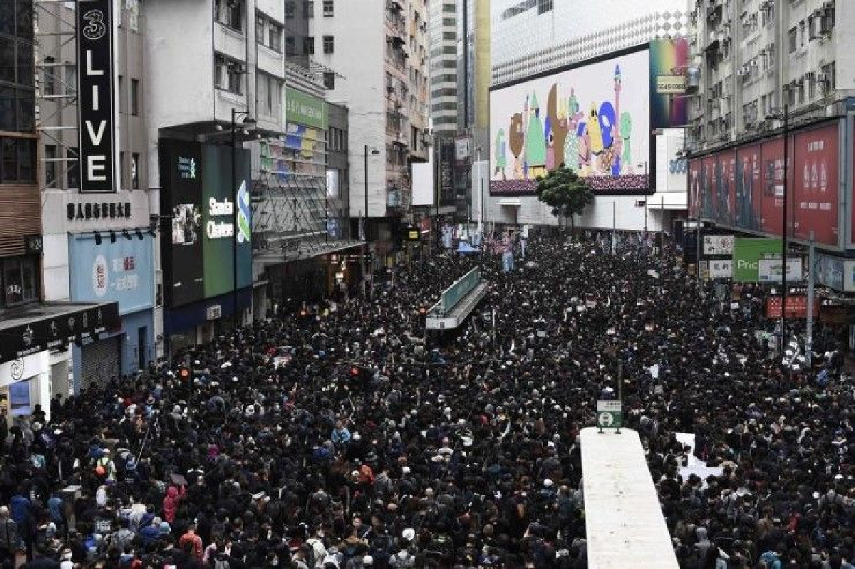 ม็อบฮ่องกงนับหมื่นคิกออฟประท้วงรับวันปีใหม่ 2020 ม็อบฮ่องกงนับหมื่นคิกออฟประท้วงรับวันปีใหม่ 2020