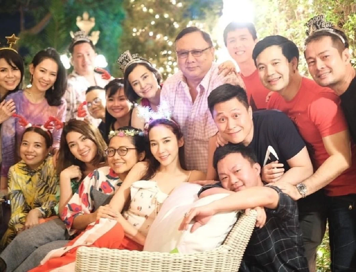 ส่องภาพคืนสิ้นปีของเหล่าซุปตาร์ เฉลิมฉลองเคาท์ดาวน์สู่ปี 2020