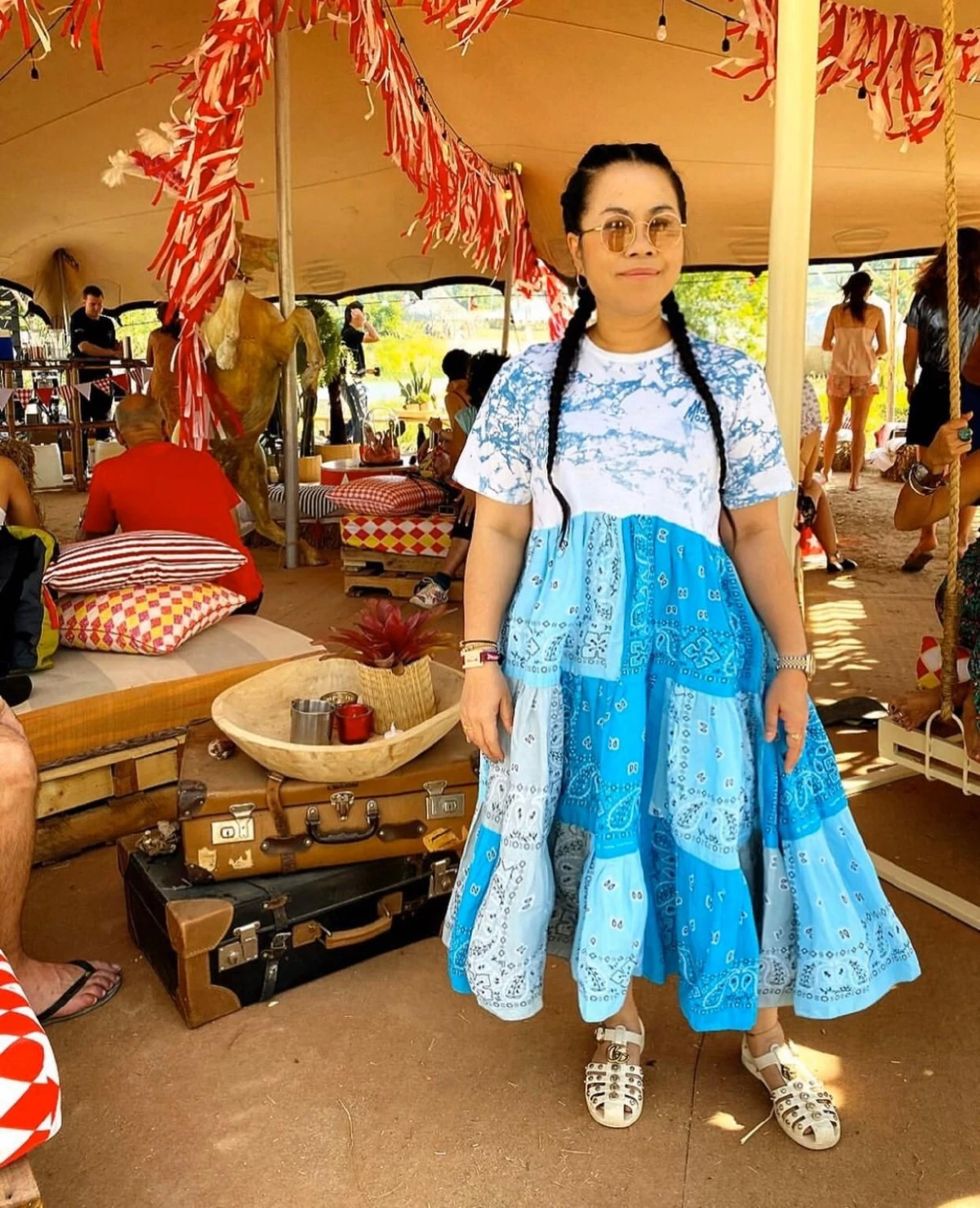 "อย่าวัดความกตัญญูจากเงิน" ตุ๊กกี้ ชิงร้อย เผยภาพรดน้ำขอพรจากคุณพ่อพร้อมให้ข้อคิด