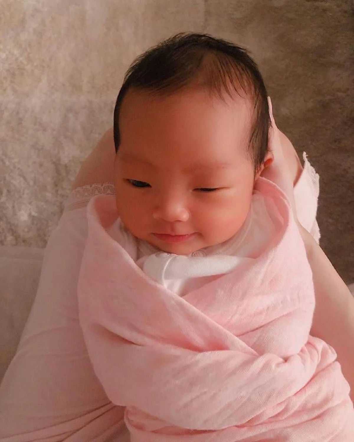 เจนี่ โพสต์ภาพแรกของปี เผยความรู้สึกถึง น้องโนล่า ลูกสาวที่นำความสุขมาให้