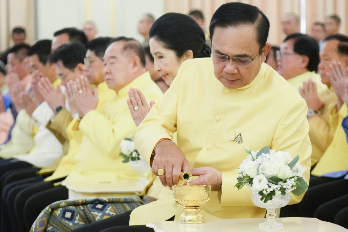 "บิ๊กตู่" นำ ครม.ทำบุญรับปีใหม่ บอกต้องทำความดีแก้ชง