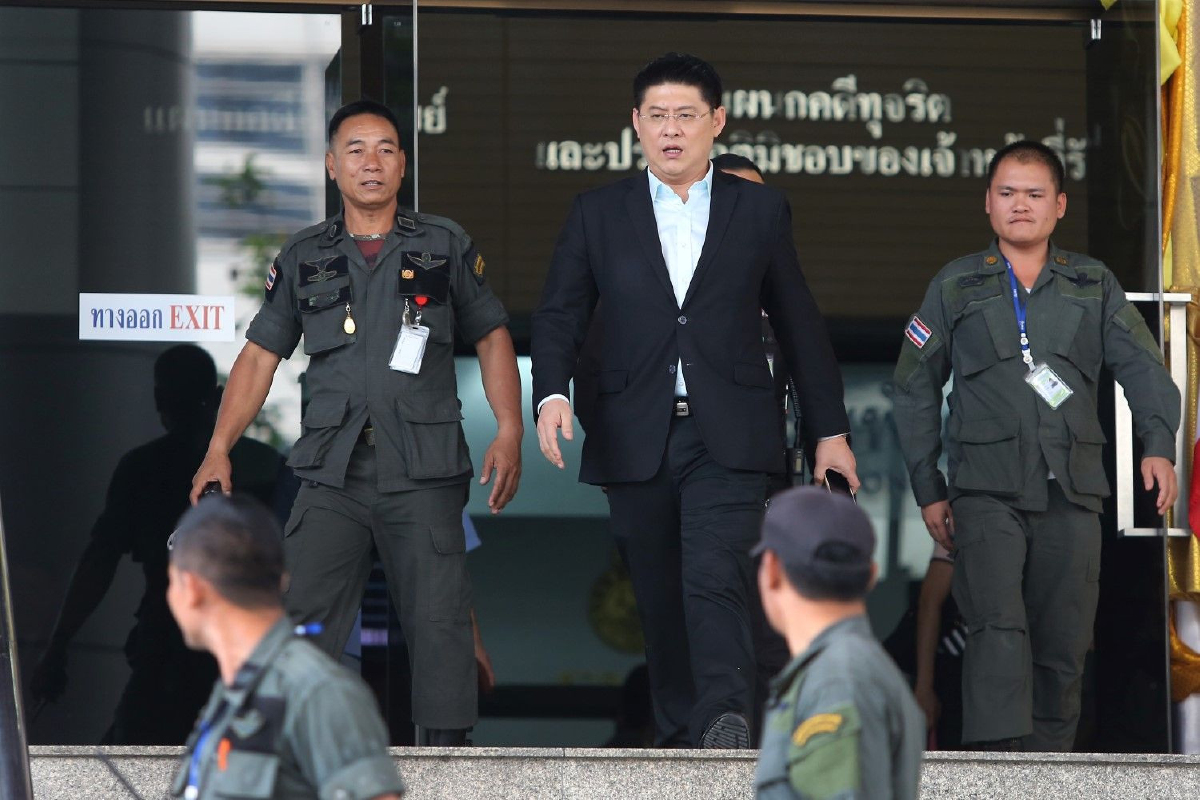 ศาลนัดอ่านฎีกา "สรยุทธ-ไร่ส้ม" เบี้ยวค่าโฆษณาอสมท 21 ม.ค.นี้ ศาลนัดอ่านฎีกา "สรยุทธ-ไร่ส้ม" เบี้ยวค่าโฆษณาอสมท 21 ม.ค.นี้