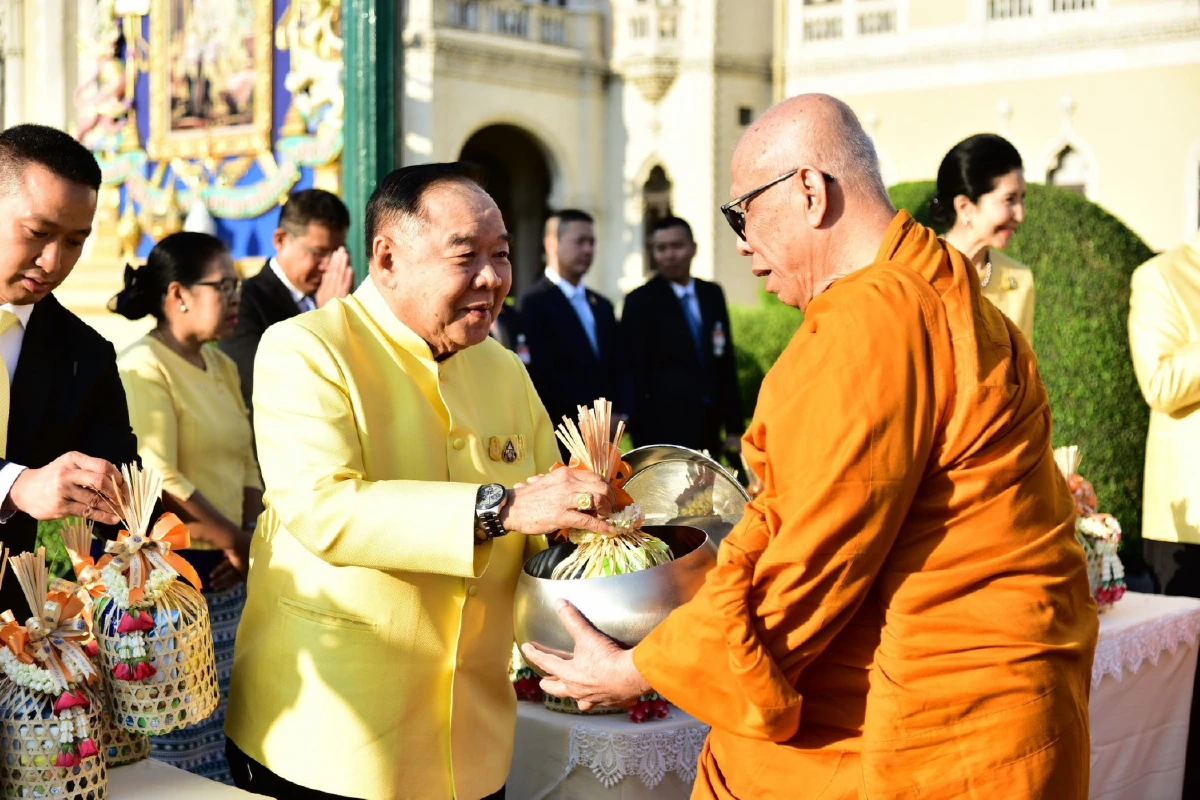 "บิ๊กตู่" นำ ครม.ทำบุญรับปีใหม่ บอกต้องทำความดีแก้ชง