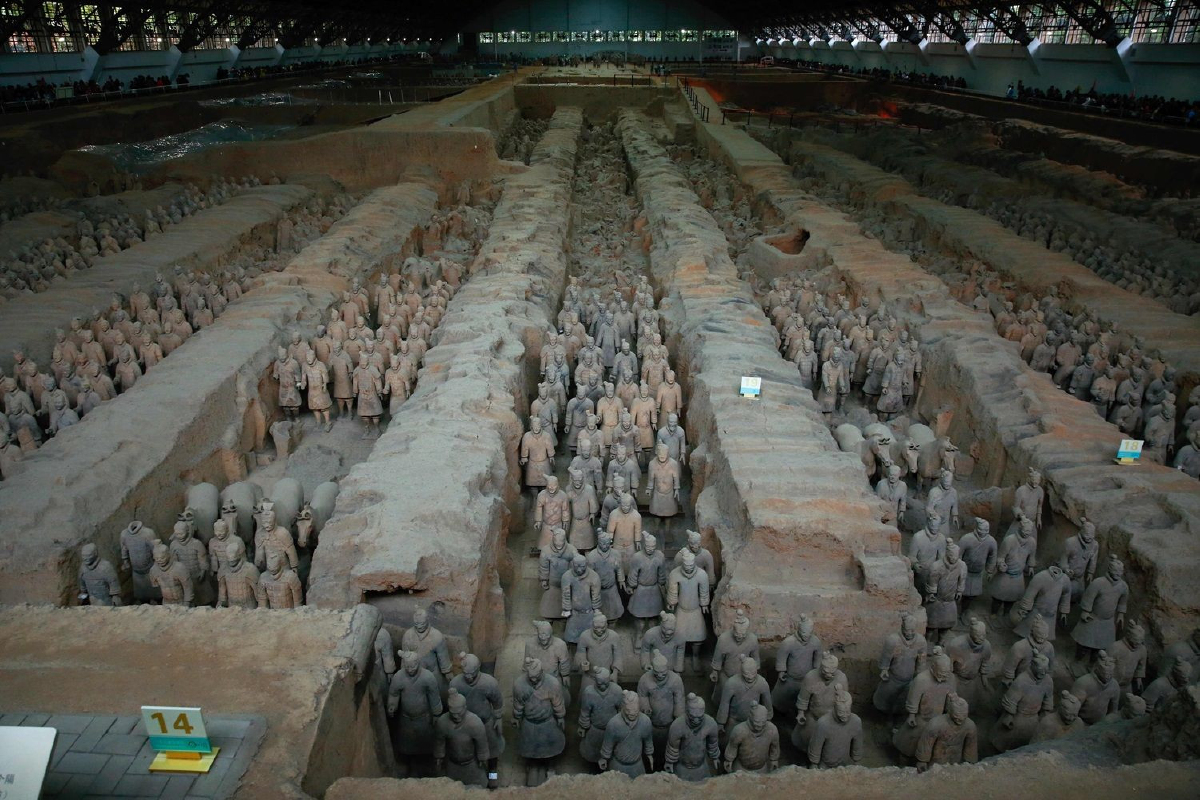 พบรูปปั้นทหารในสุสานจิ๋นซีเพิ่มอีก 220 ตัว พบรูปปั้นทหารในสุสานจิ๋นซีเพิ่มอีก 220 ตัว