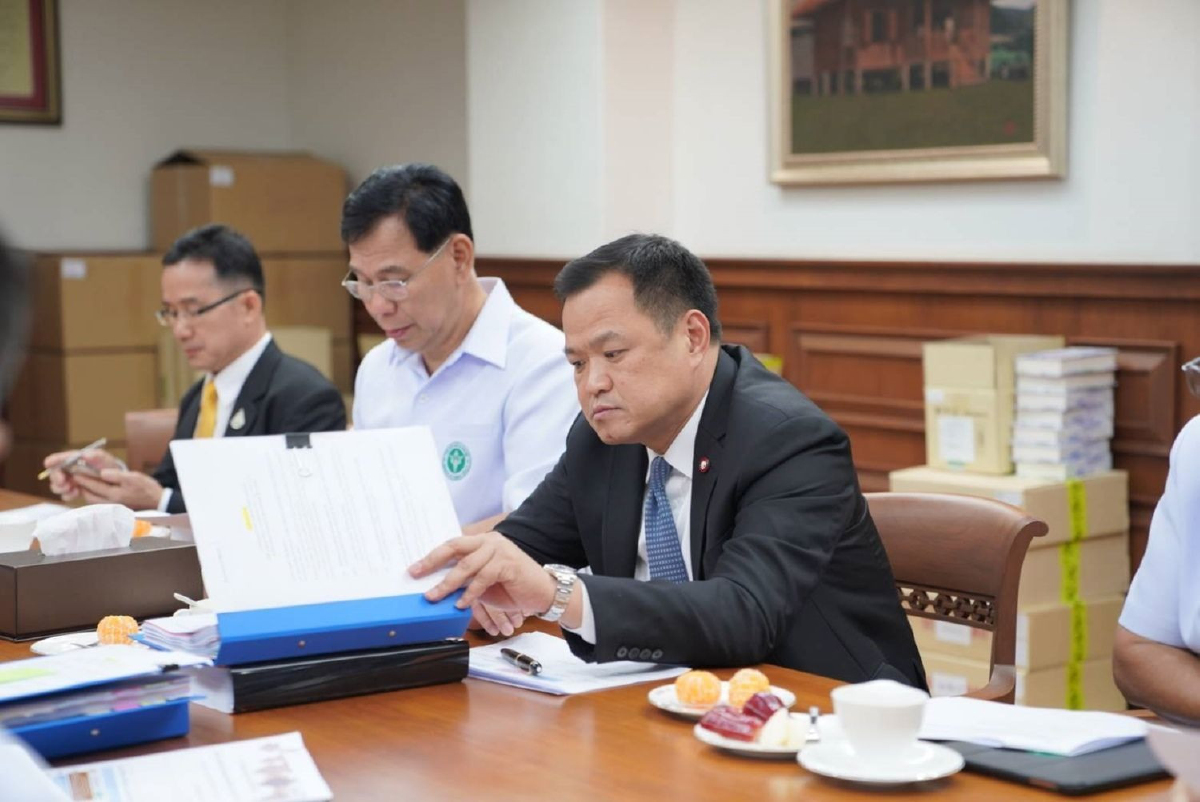 อนุทินจับมือหมอเลี้ยบ ชวนสังคมเสนอความเห็นพัฒนาระบบสาธารณสุข อนุทินจับมือหมอเลี้ยบ ชวนสังคมเสนอความเห็นพัฒนาระบบสาธารณสุข