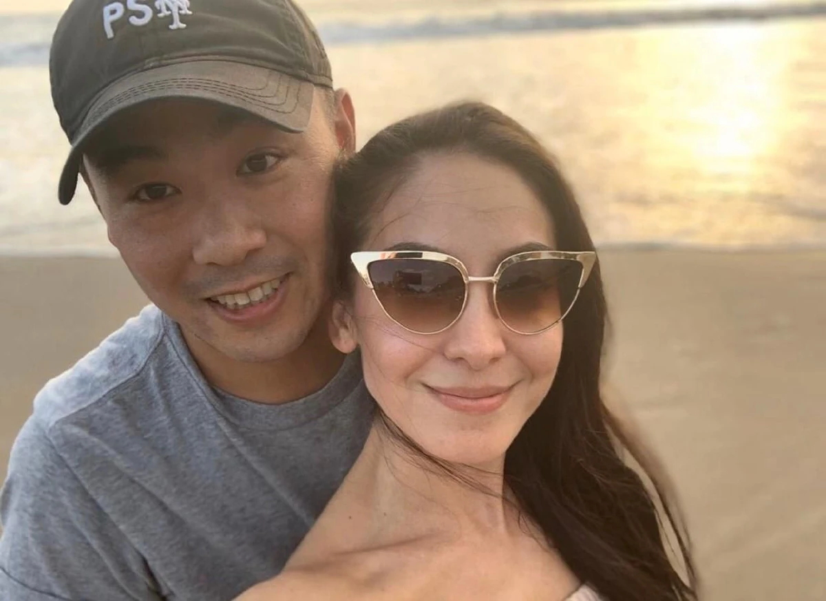 โอซา แวง จูบดูดดื่มรับปีใหม่! เปิดตัวหนุ่มนักธุรกิจอย่างเป็นทางการ