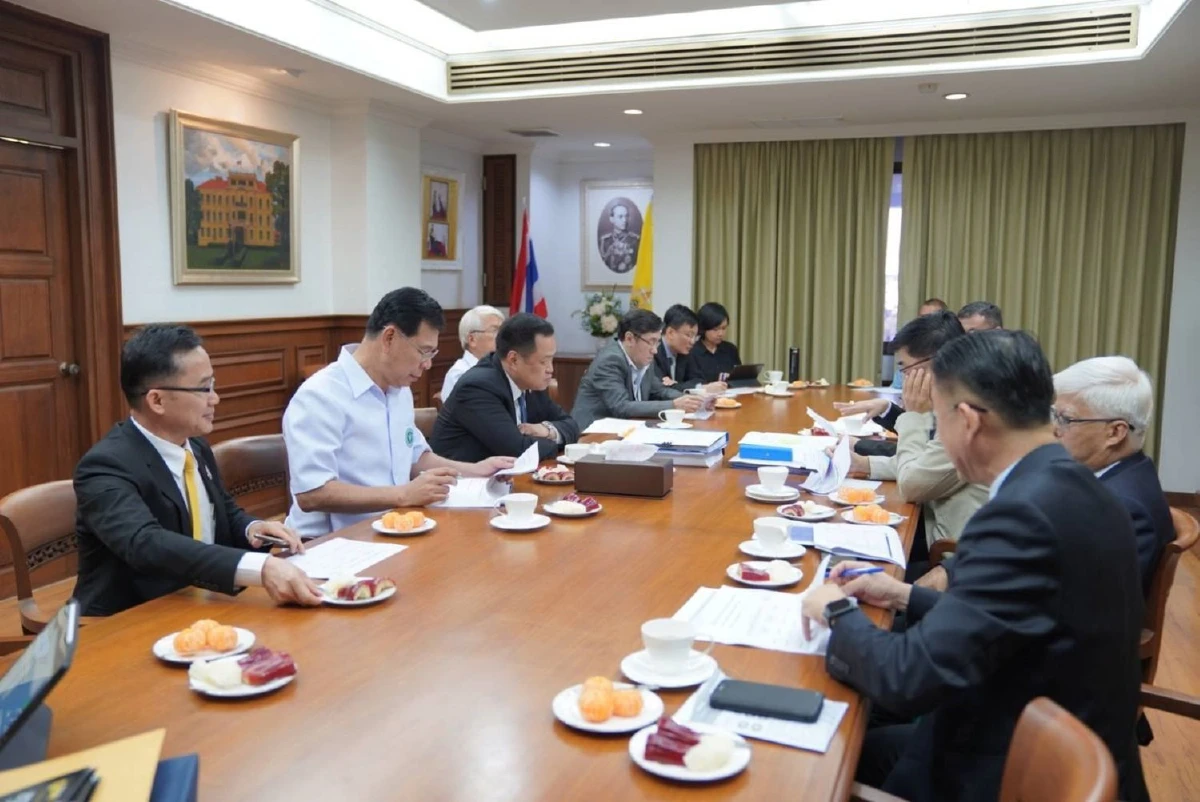 อนุทินจับมือหมอเลี้ยบ ชวนสังคมเสนอความเห็นพัฒนาระบบสาธารณสุข