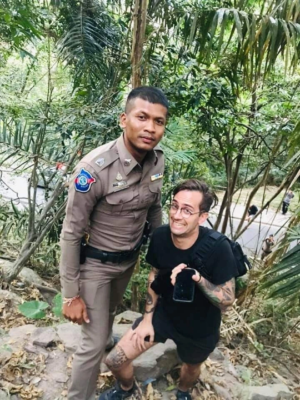 ตร.ไทยทำได้ทุกอย่าง! ช่วยตามมือถือนักท่องเที่ยวถูกลิงขโมยคืนเจ้าของ