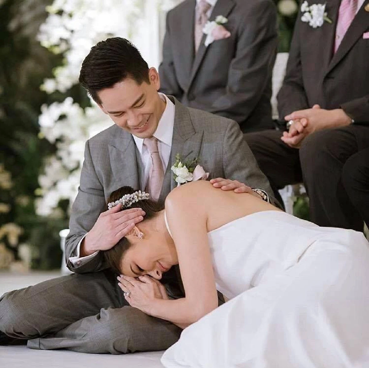 เก็บตกภาพงานหมั้น ศรีริต้า-ไฮโซกรณ์ รวมความหวานโรแมนติก เหล่าคนดังร่วมยินดีเพียบ