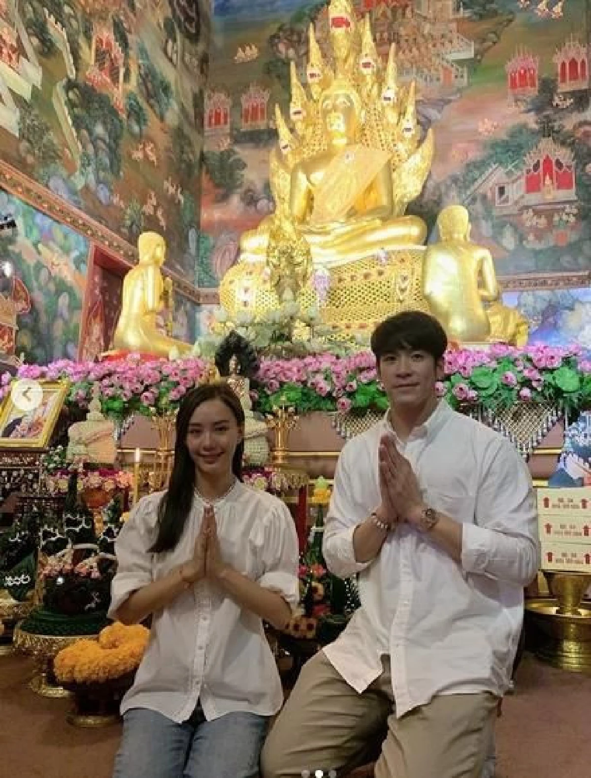 คู่รักสายบุญ! อาเล็ก-เต้ย ไหว้พระขอพรปีใหม่พร้อมพี่ๆสุดซี้ หมอโอ๊ค-โอปอล์-อ้อม