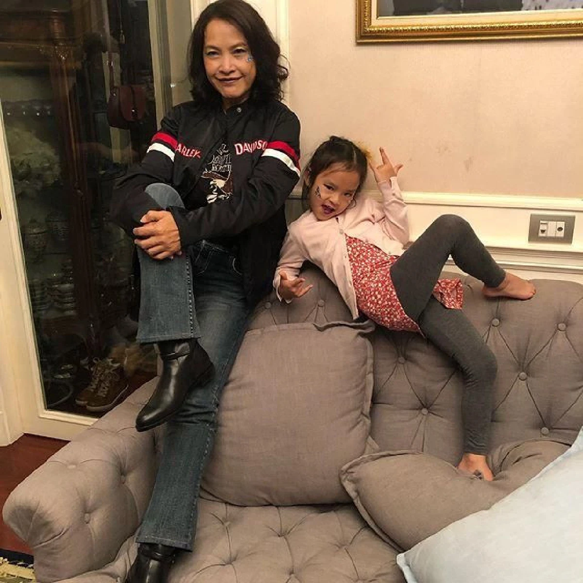 อยู่กับพ่อก็จะเฟี้ยวนิดนึง! น้องปีใหม่ ในงานปาร์ตี้วันเกิดธีมชาวร็อคสุดซ่า