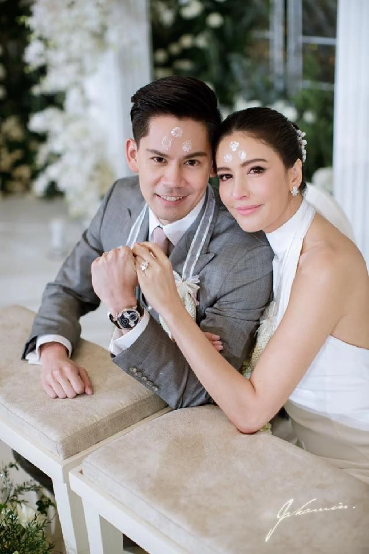 เก็บตกภาพงานหมั้น ศรีริต้า-ไฮโซกรณ์ รวมความหวานโรแมนติก เหล่าคนดังร่วมยินดีเพียบ