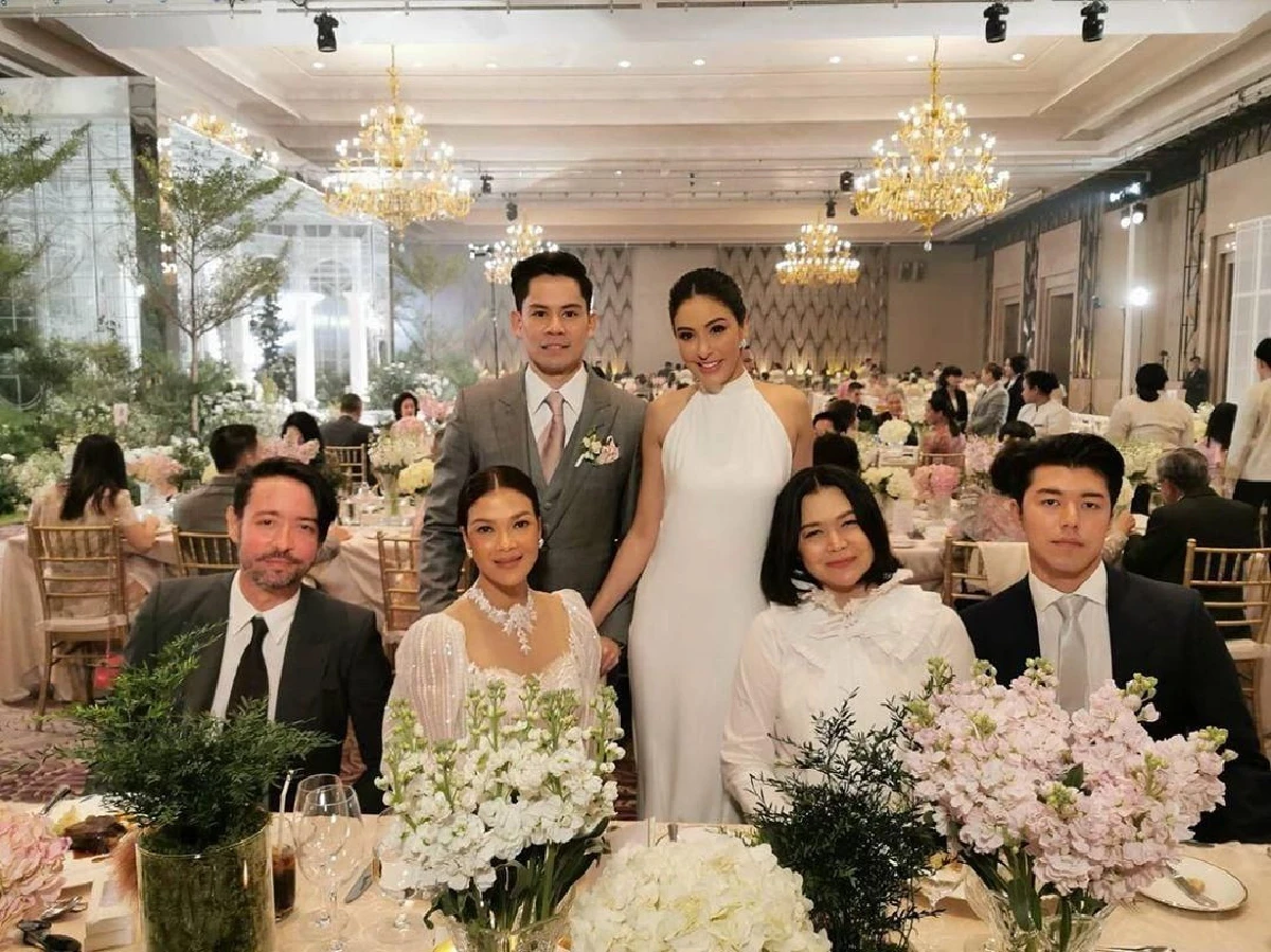 เก็บตกภาพงานหมั้น ศรีริต้า-ไฮโซกรณ์ รวมความหวานโรแมนติก เหล่าคนดังร่วมยินดีเพียบ