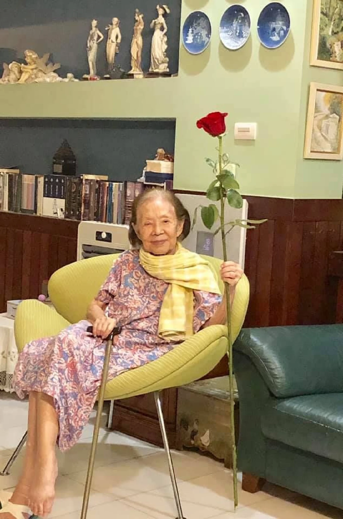 กวาง กมลชนก รุดเยี่ยม คุณยายบรรเจิดศรี ป่วยหลายอย่างแต่ความจำดีมากในวัย 95 ปี