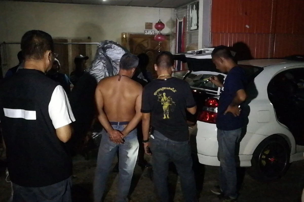 ระทึก!หนุ่มช่างเชื่อมขับรถแหกด่าน ถูกตำรวจยิงบาดเจ็บ