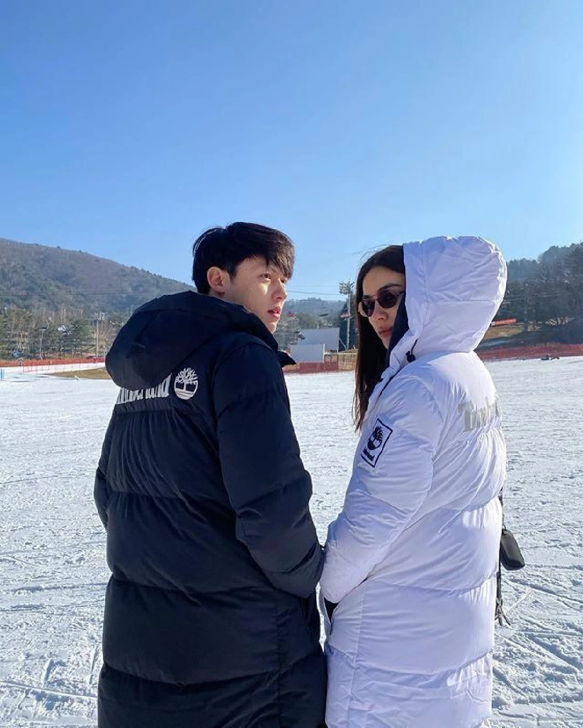 หมาก ปริญ-คิมเบอร์ลี่ อวดหมวกไหมพรมคู่รัก คุณแม่เป็นคนถักให้กับมือ