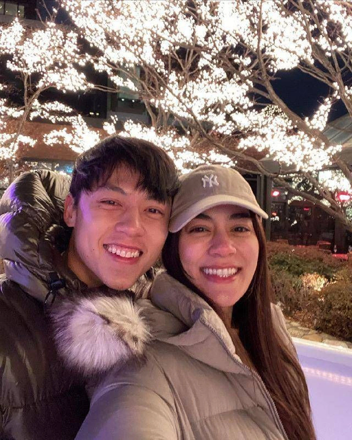 หมาก ปริญ-คิมเบอร์ลี่ อวดหมวกไหมพรมคู่รัก คุณแม่เป็นคนถักให้กับมือ