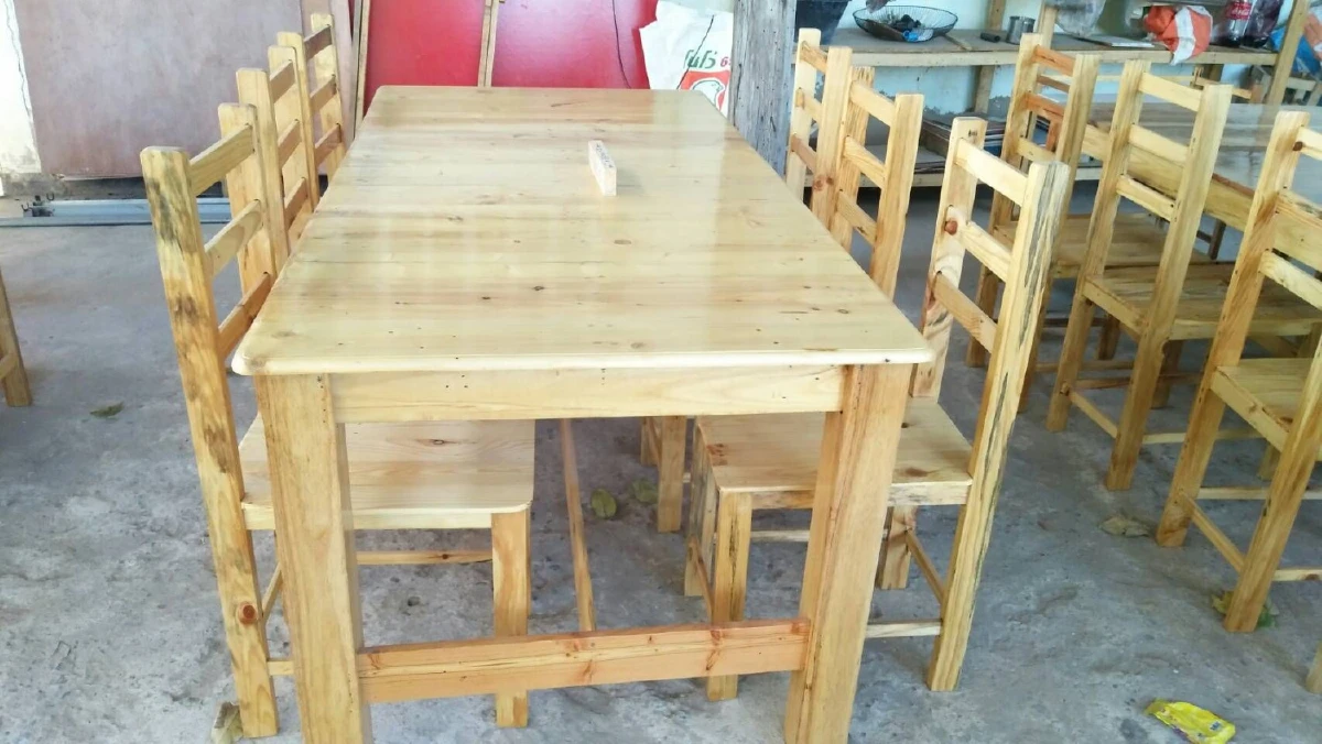 สาวใหญ่ชวนสามีลูกรีไซเคิลไม้พาเลทเก่า เป็นเฟอร์นิเจอร์ขายสร้างรายได้งาม