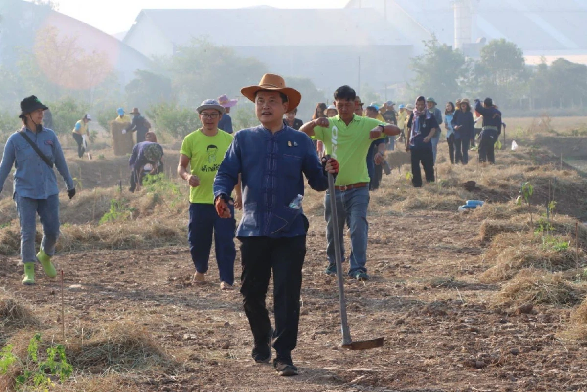 อธิบดี พช.เดินตามศาสตร์พระราชา นำทีมปรับพื้นที่ “โคก หนอง นา โมเดล”