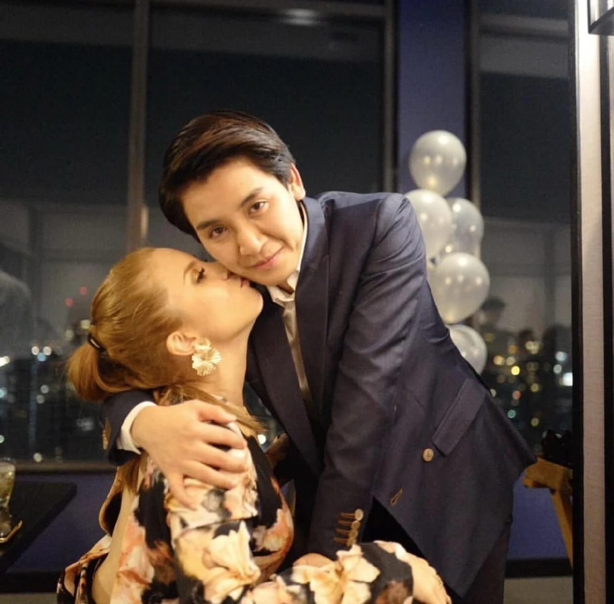 รักหวานมาราธอน! ซีแนม ควงแฟนสาวหล่อดินเนอร์ฉลองครบรอบรัก 10 ปี