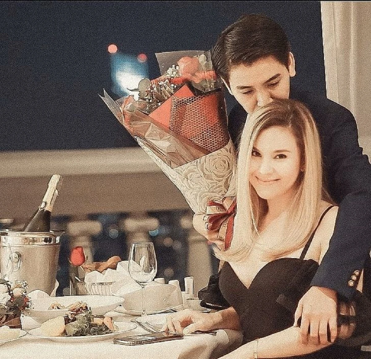 รักหวานมาราธอน! ซีแนม ควงแฟนสาวหล่อดินเนอร์ฉลองครบรอบรัก 10 ปี