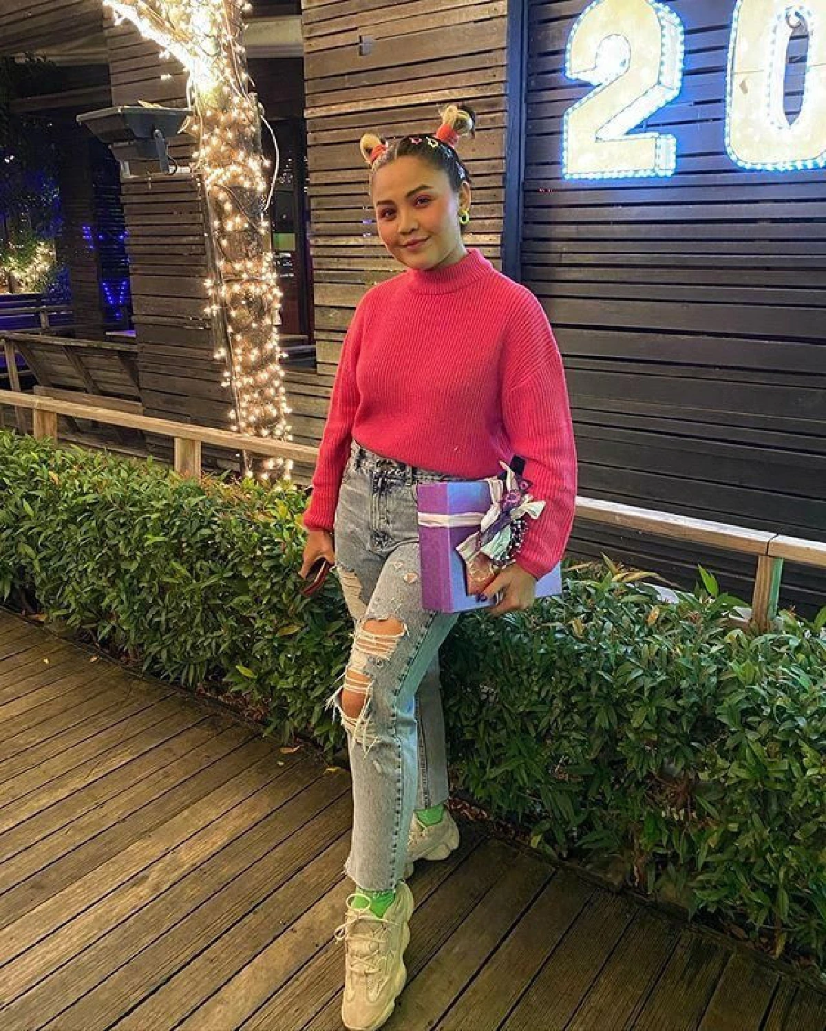 ไม่รวยมากแต่เปย์หนัก! ตั๊กแตน ชลดา นับเงินล้านใส่ซองแจกลูกน้องในปาร์ตี้ปีใหม่