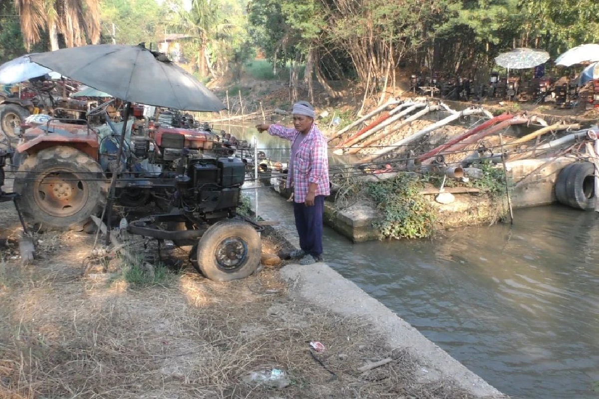 ชาวนาลงขันวันละหมื่นสูบน้ำเข้าคลอง4.5ก.ม.เลี้ยงต้นข้าว