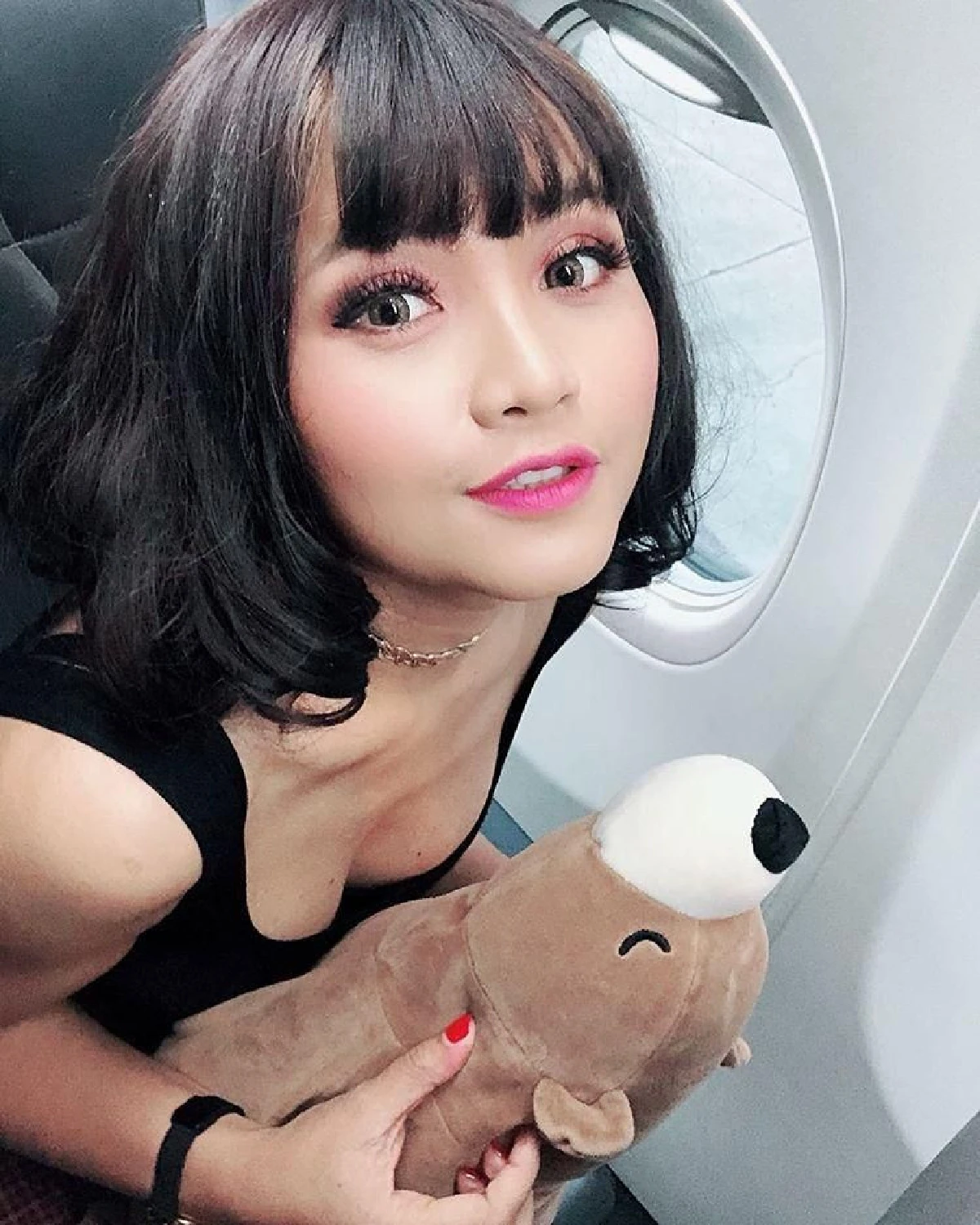 ไม่รวยมากแต่เปย์หนัก! ตั๊กแตน ชลดา นับเงินล้านใส่ซองแจกลูกน้องในปาร์ตี้ปีใหม่