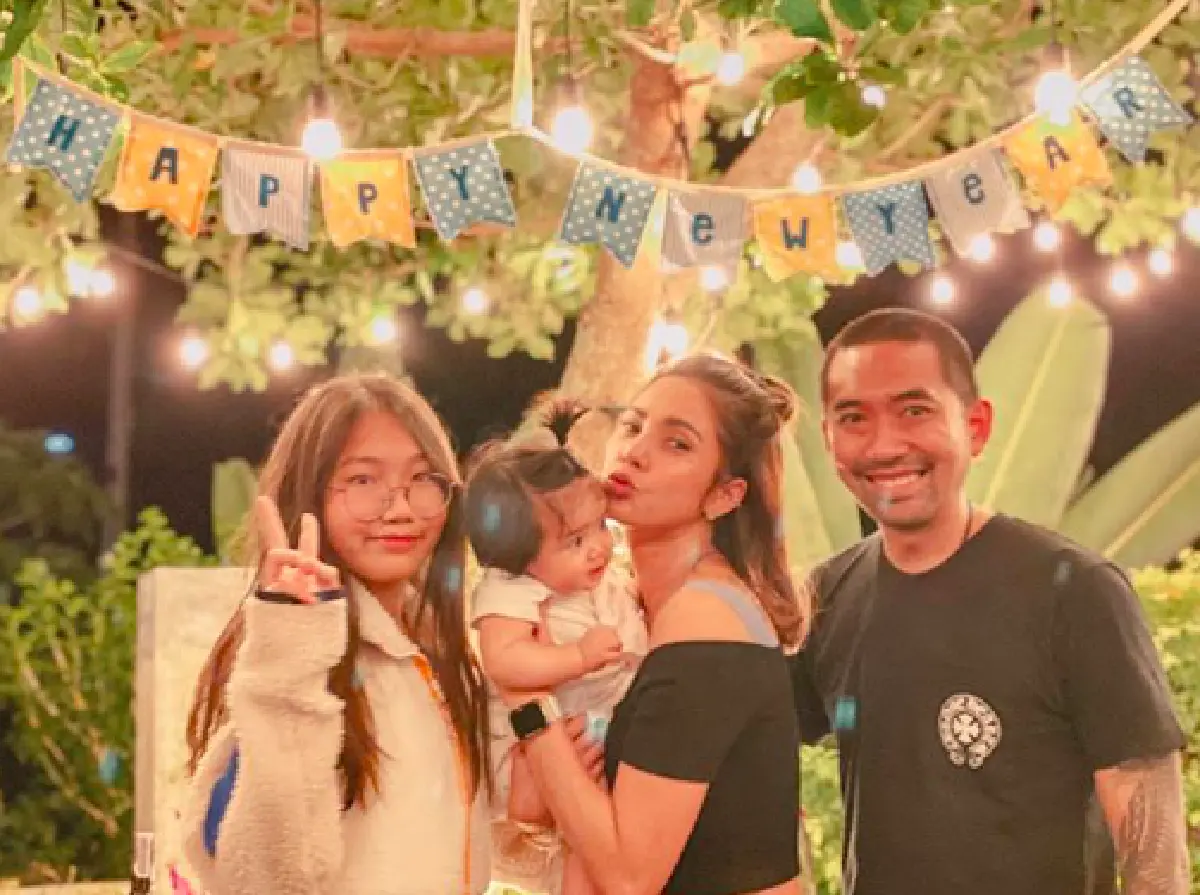 “อุ้ม ลักขณา” ถามแฟนๆ หลังโพสต์ภาพคู่ “น้องดิสนีย์” ว่าหมือนกันไหม แต่คำตอบกลับพลิก