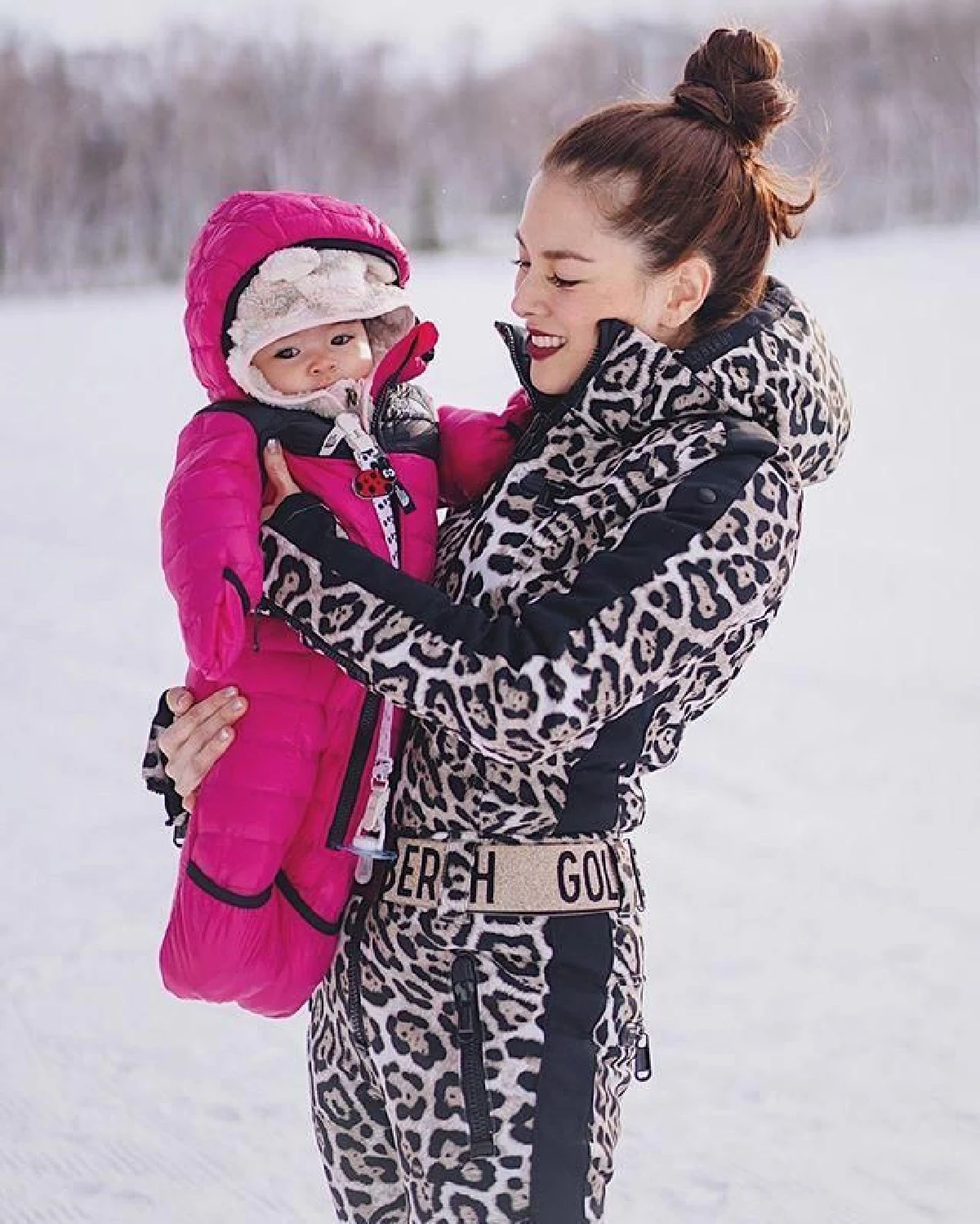 ลิเดีย อุ้ม น้องเดมี่ ตะลุยหิมะครั้งแรกที่ญี่ปุ่น ลูกสาวหนาวนิ่งเหมือนตุ๊กตายังไม่ไขลาน