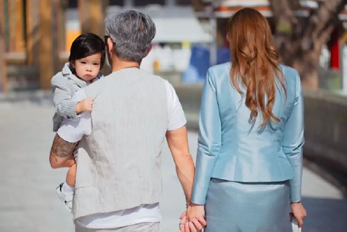 "เอมมี่ มรกต” ซูมแหวนหมั้นเพชรเม็ดเป้งแบบชัดๆ พร้อมเผยที่มาและดีเทล