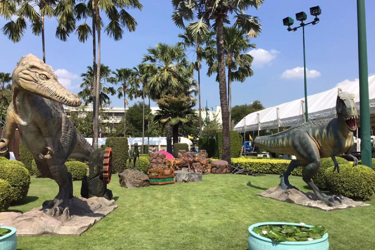 ฮือฮา!ฝูงไดโนเสาร์โผล่หน้าทำเนียบรอร่วมกิจกรรมงานวันเด็กแห่งชาติ