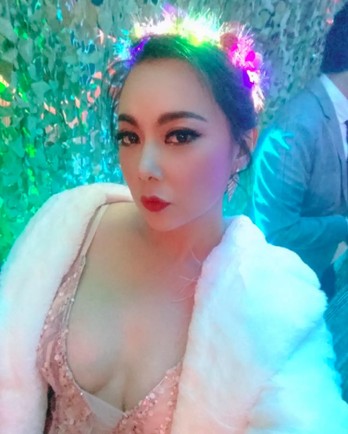 วันละเกือบพันข้อความ! "บุ๋ม ปนัดดา” ถูกหนุ่มๆ ส่งข้อความมาจีบ จนแอทมินเพจต้องออกมาขอร้อง