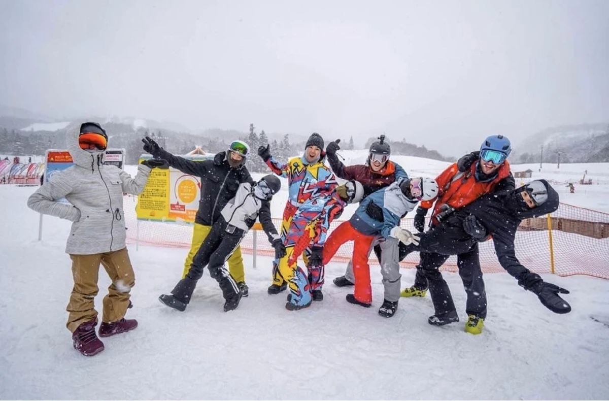 พลอย เฌอมาลย์ หวานต่อเนื่อง! แฟนหนุ่มอุ้มลงจากเขาเพียงแค่บ่นว่าปวดขา (คลิป)