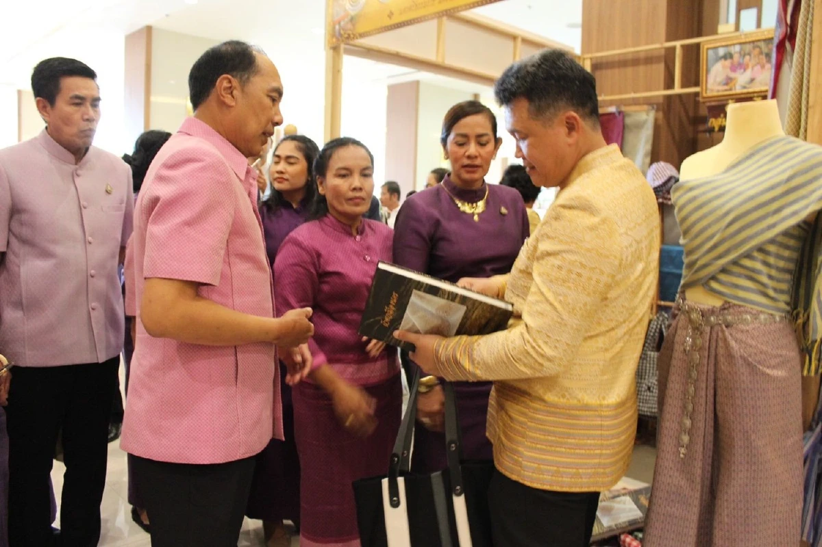 สภาสตรีแห่งชาติฯร่วมรณรงค์คนเมืองคอนสวมใส่ผ้าไทย