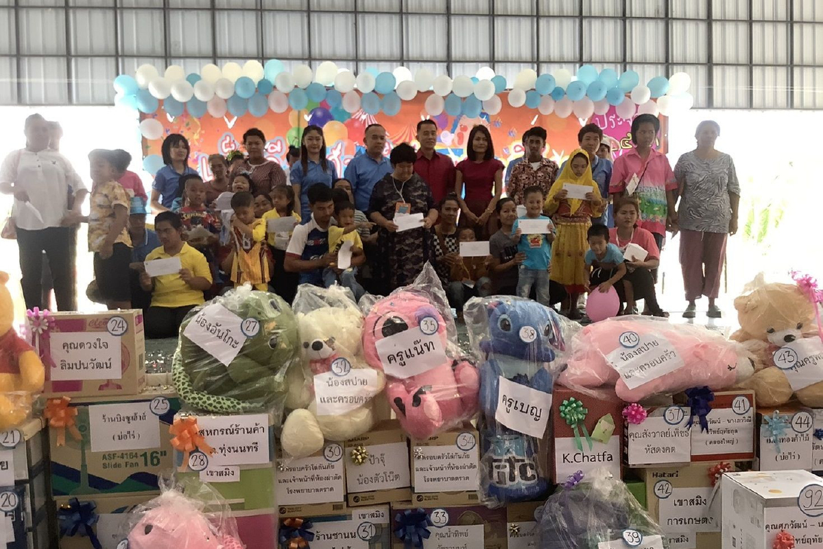 ตราดจัดงานวันเด็กที่ศูนย์การศึกษาพิเศษมอบของขวัญให้เด็กพิการ ตราดจัดงานวันเด็กที่ศูนย์การศึกษาพิเศษมอบของขวัญให้เด็กพิการ