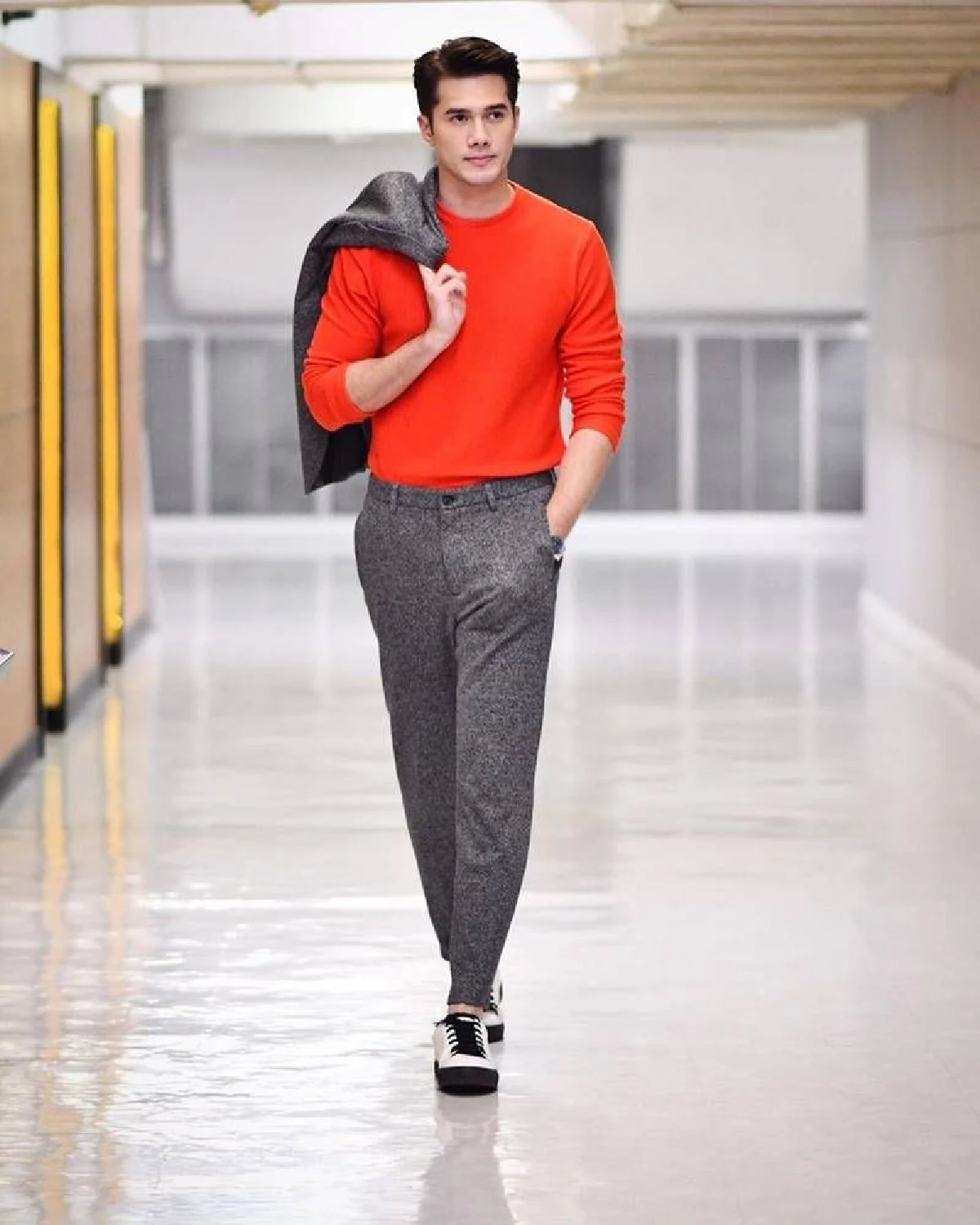 มิกค์ ทองระย้า ควักเงินเก็บหลายล้านถอยรถหรูคันใหม่ แฟนๆแซวขาดตุ๊กตาหน้ารถ