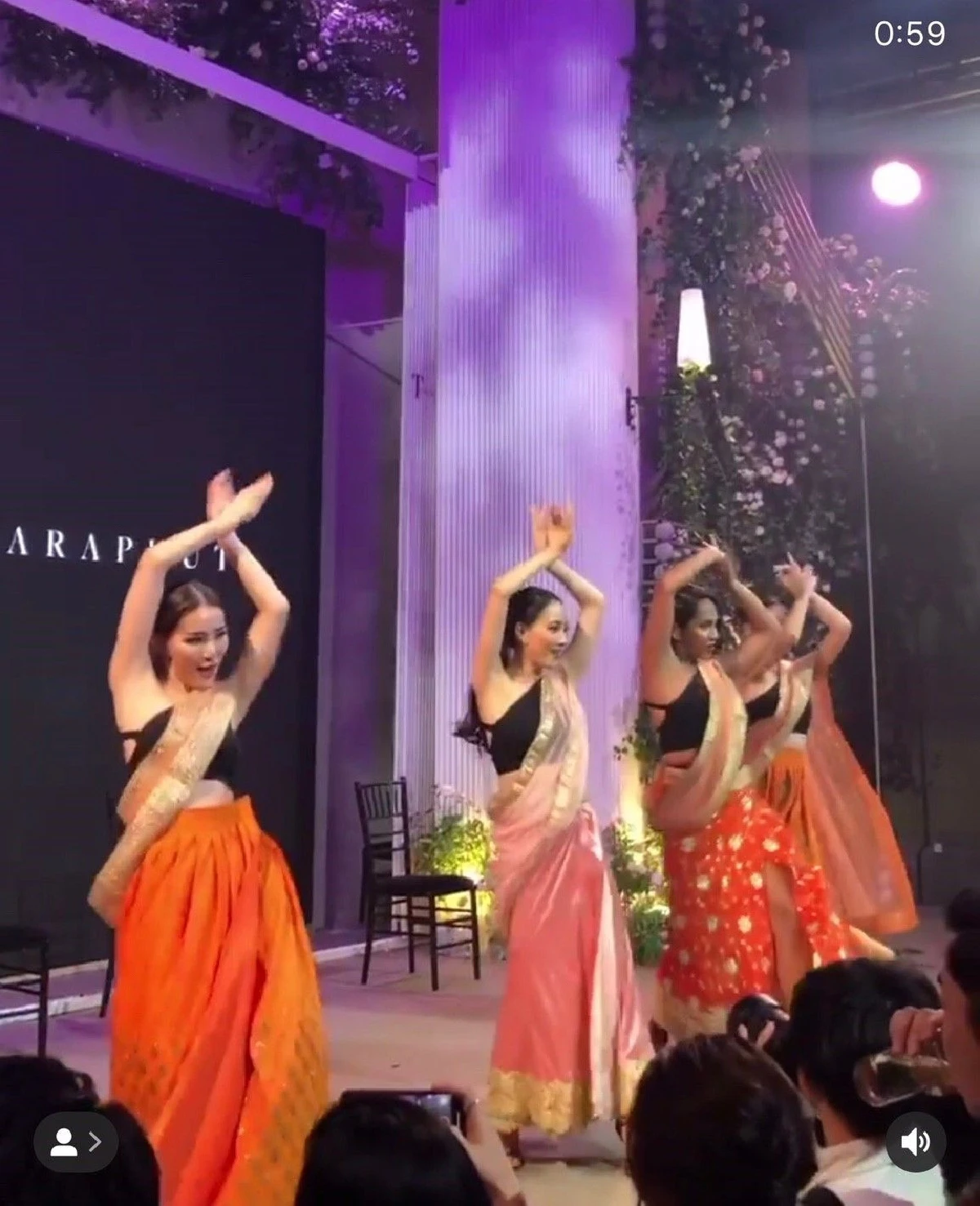 แซ่บมาก! แต้ว ณฐพร-จันจิ จันจิรา โชว์เซ็กซี่เต้นเปิดฟลอร์ในงานแต่ง มิว นิษฐา (คลิป)