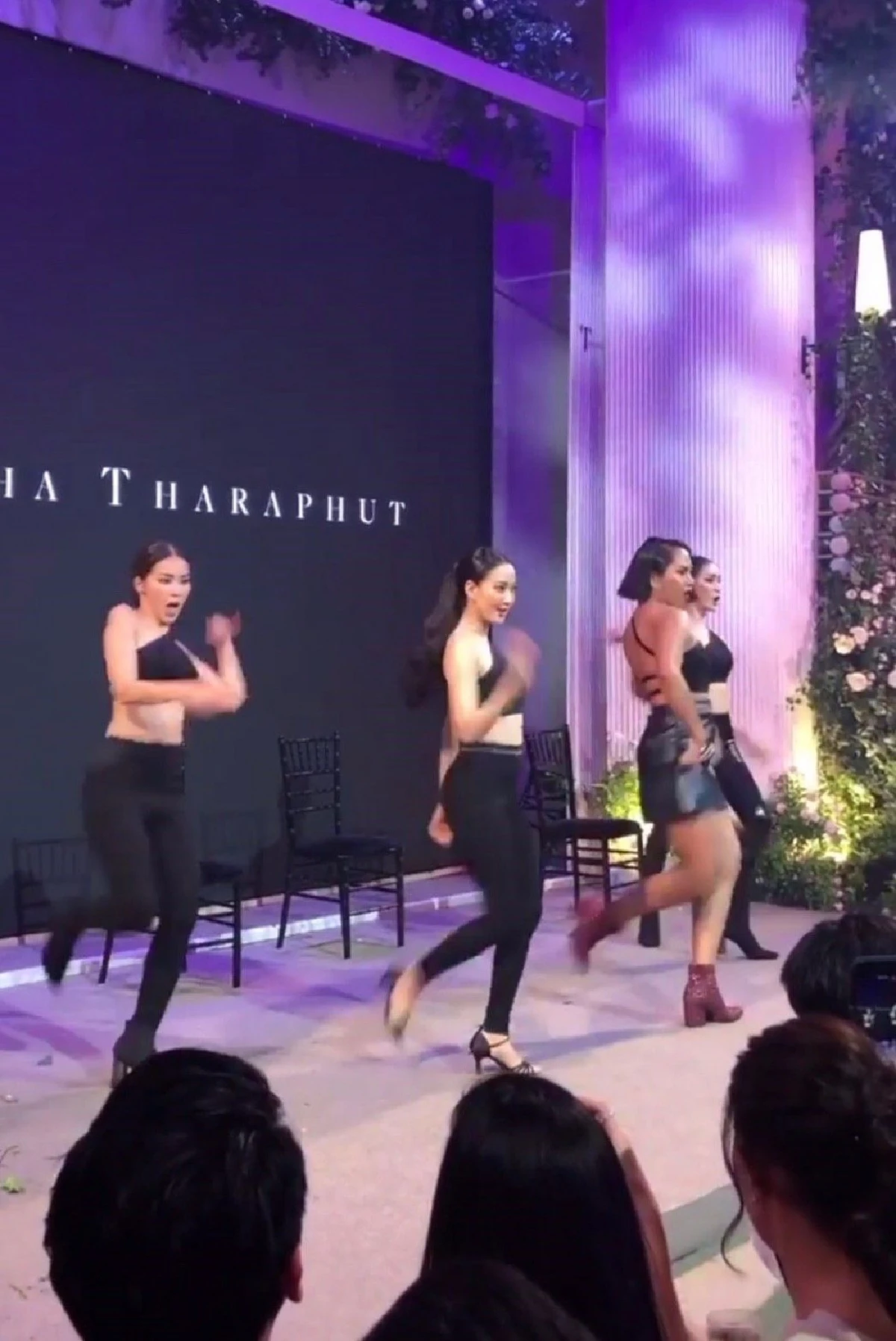 แซ่บมาก! แต้ว ณฐพร-จันจิ จันจิรา โชว์เซ็กซี่เต้นเปิดฟลอร์ในงานแต่ง มิว นิษฐา (คลิป)