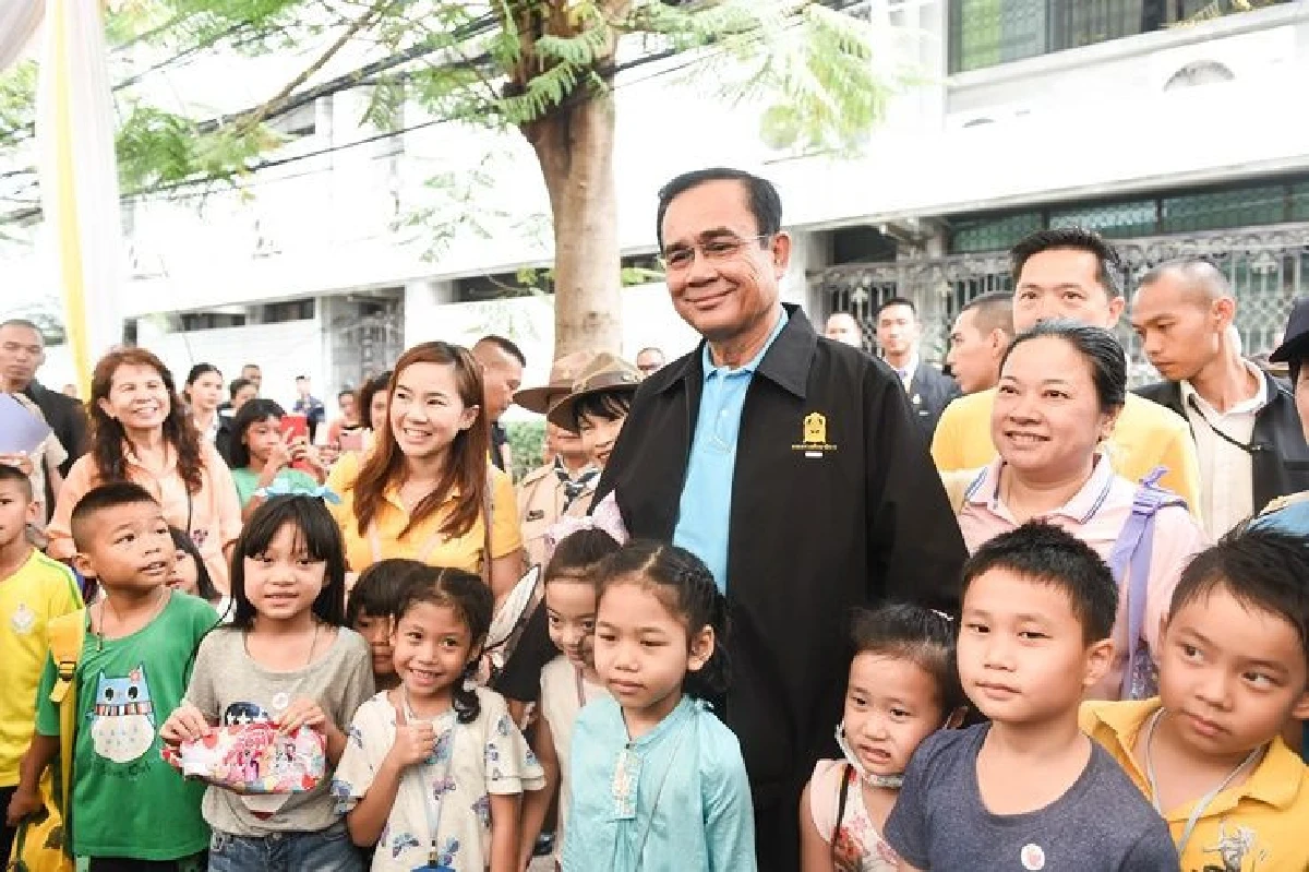 "ลุงตู่" เปิดงานวันเด็กศธ.  ขอให้เด็กรู้รักสามัคคี ยืนยันจะไม่เป็นหมาป่าใจร้าย